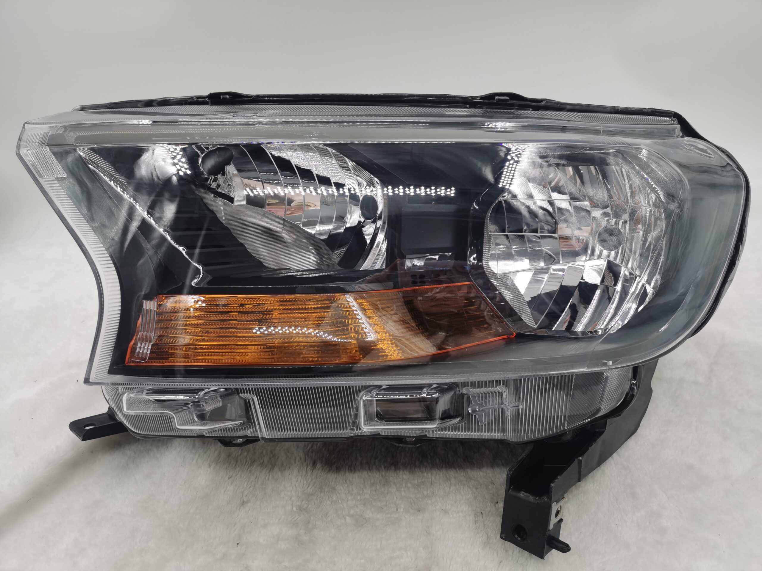 FORD EVEREST RANGER 2015-2019 HALOGEN L.H.S HEADLIGHT ASSEMBLY