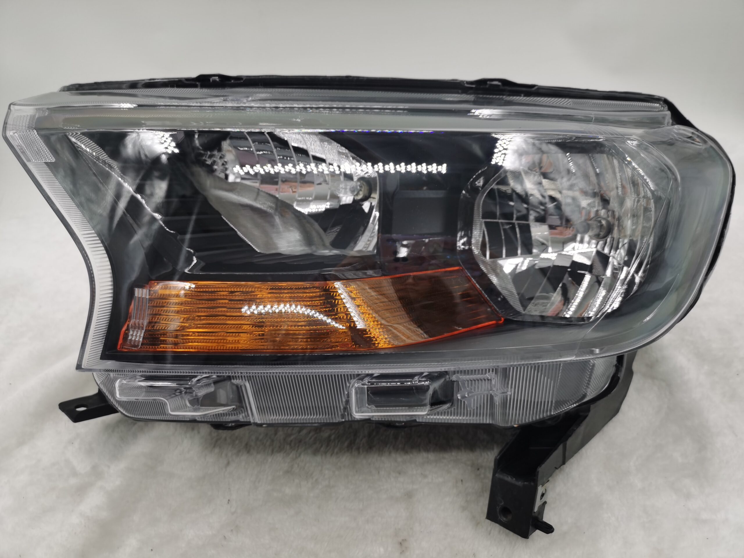 FORD EVEREST RANGER 2015-2019 HALOGEN L.H.S HEADLIGHT ASSEMBLY