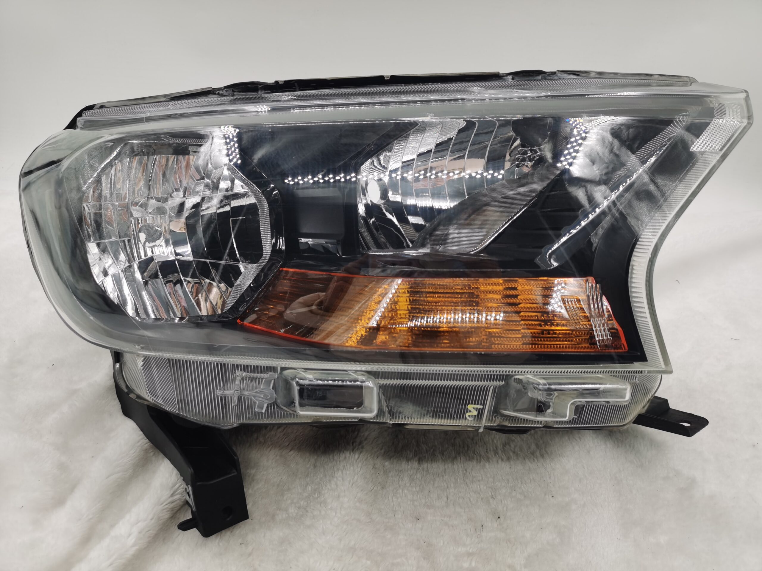 FORD EVEREST RANGER 2015-2019 HALOGEN R.H.S HEADLIGHT ASSEMBLY