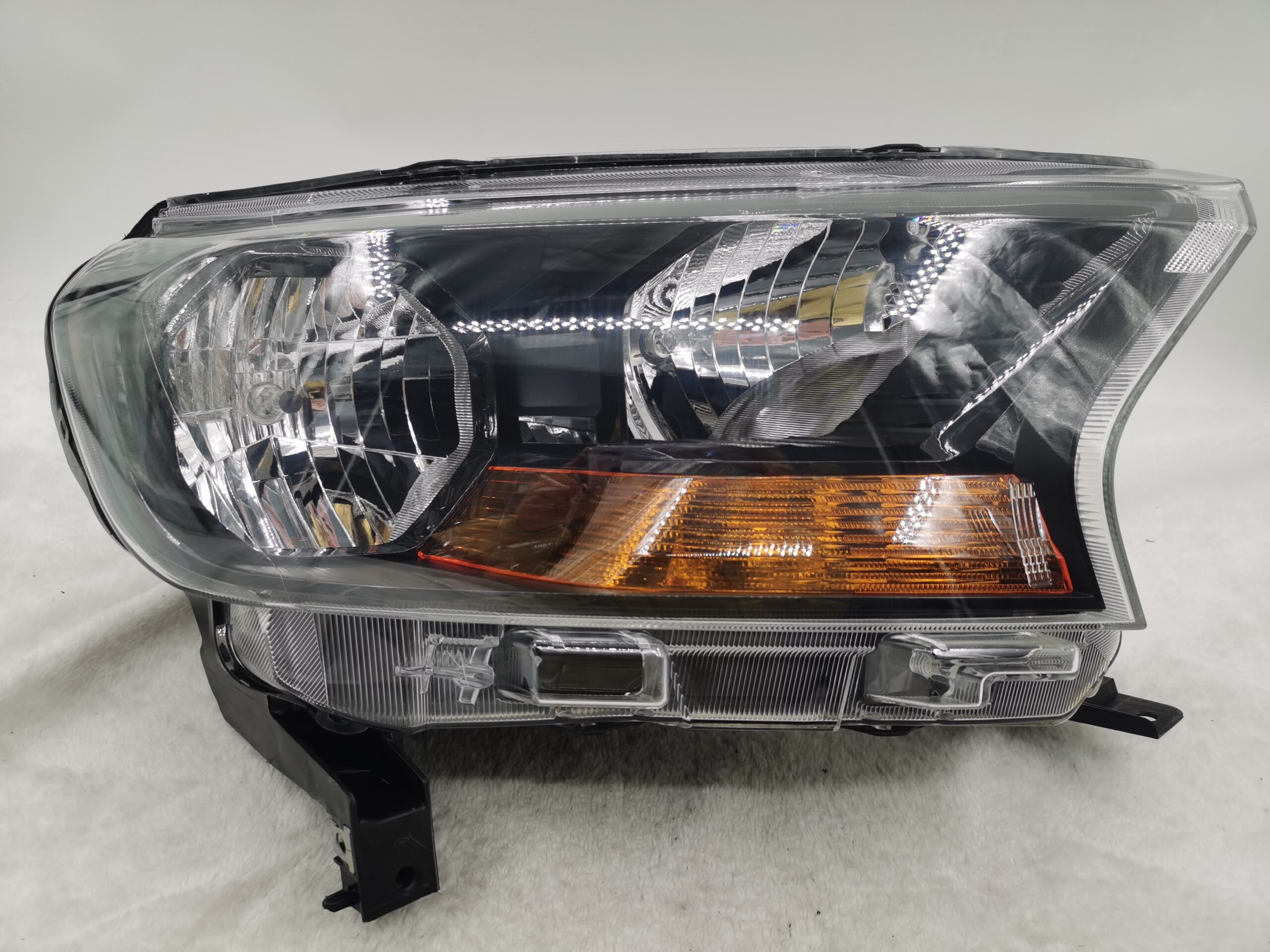 FORD EVEREST RANGER 2015-2019 HALOGEN R.H.S HEADLIGHT ASSEMBLY