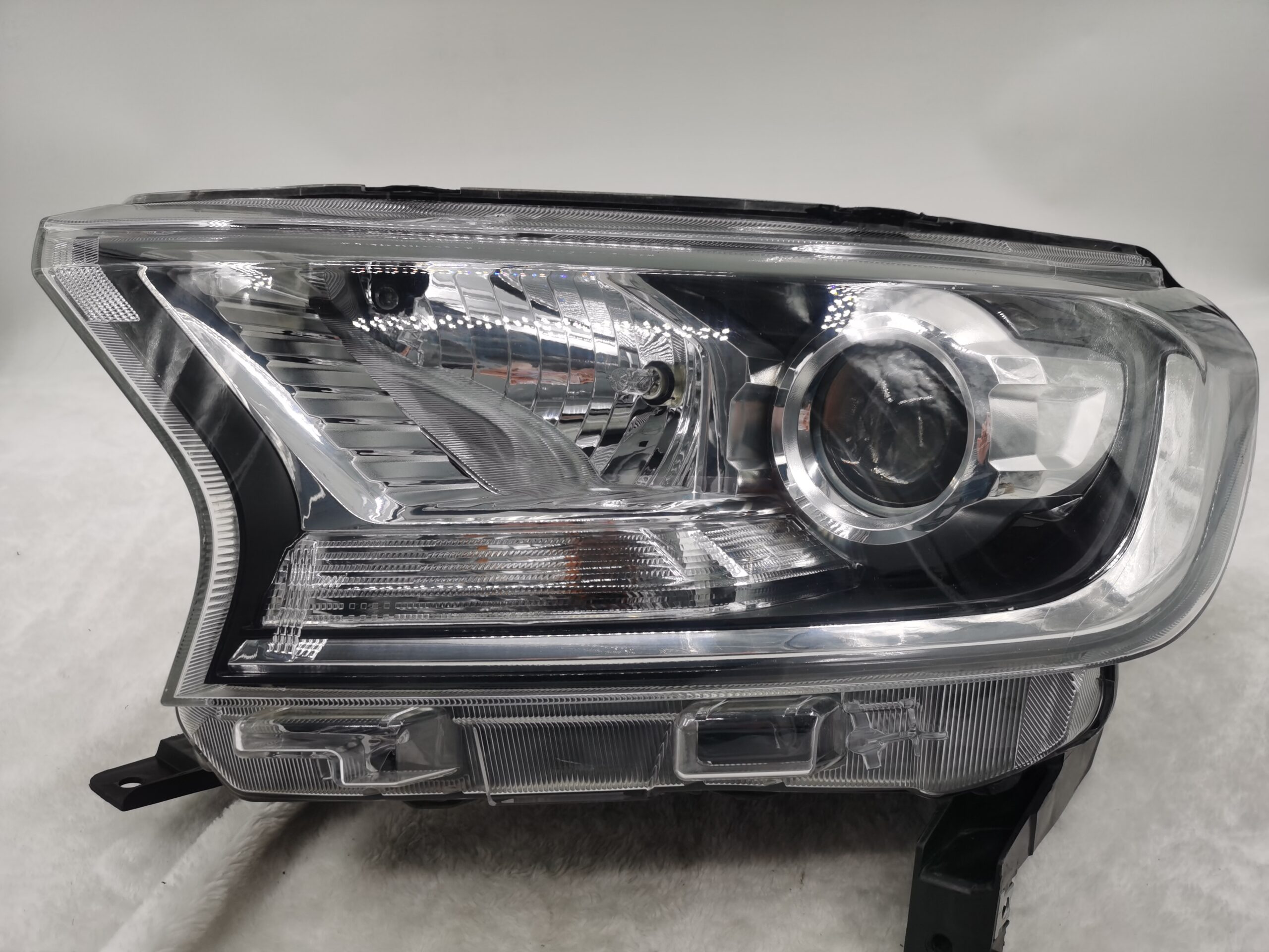 FORD EVEREST RANGER 2015-2019 LENS HALOGEN L.H.S HEADLIGHT ASSEMBLY