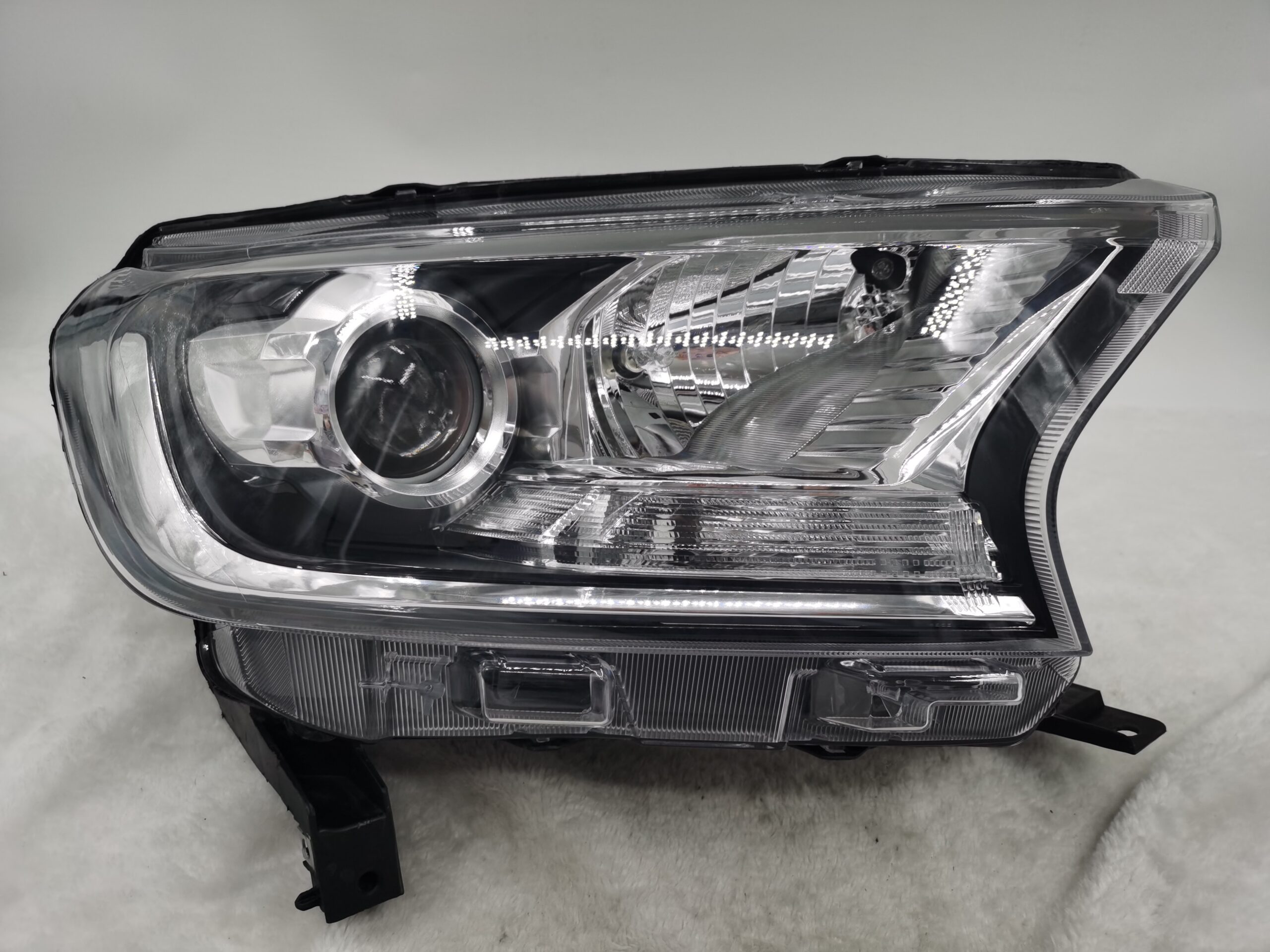 FORD EVEREST RANGER 2015-2019 LENS HALOGEN R.H.S HEADLIGHT ASSEMBLY