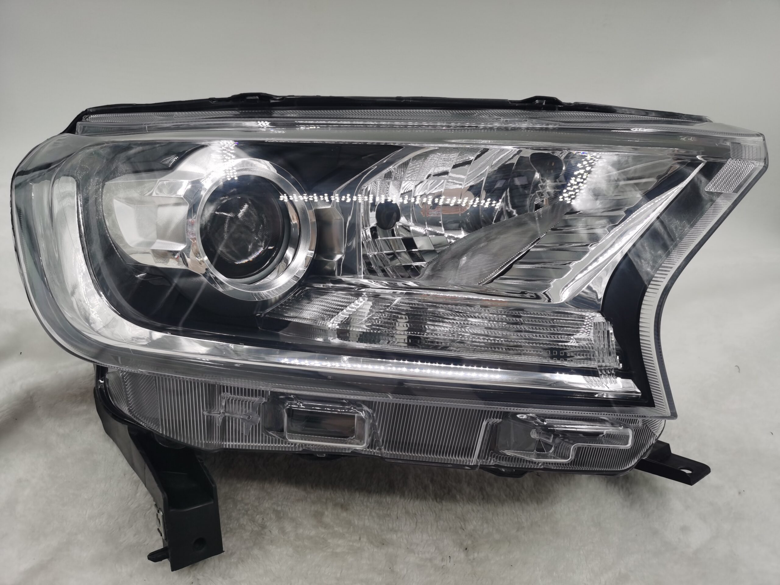 FORD EVEREST RANGER 2015-2019 LENS HALOGEN R.H.S HEADLIGHT ASSEMBLY