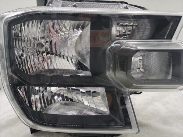 FORD EVEREST RANGER 2022-2024 HALOGEN R.H.S HEADLIGHT ASSEMBLY