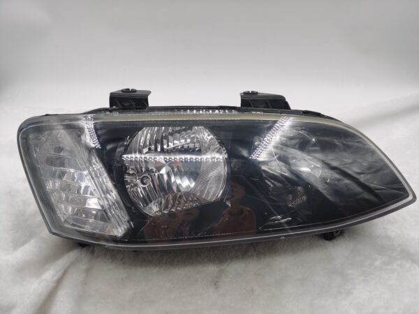 HOLDEN COMMODORE SV6 VE II 2011-2012 HALOGEN R.H.S HEADLIGHT ASSEMBLY