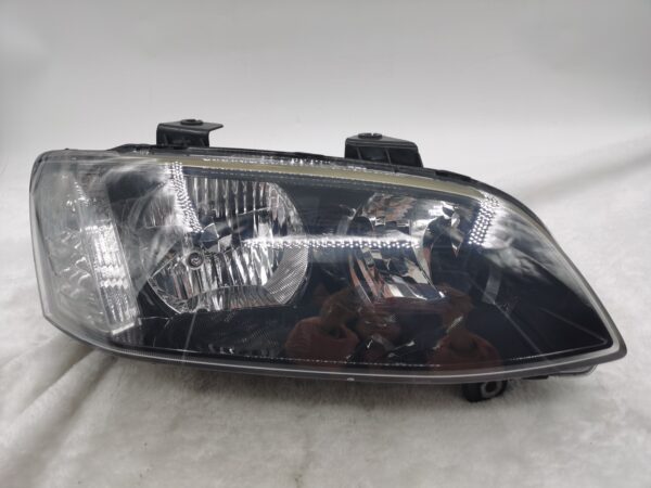 HOLDEN COMMODORE SV6 VE II 2011-2012 HALOGEN R.H.S HEADLIGHT ASSEMBLY