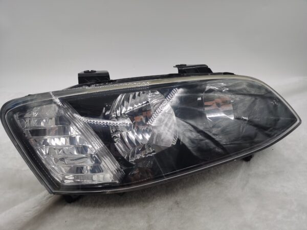 HOLDEN COMMODORE SV6 VE II 2011-2012 HALOGEN R.H.S HEADLIGHT ASSEMBLY