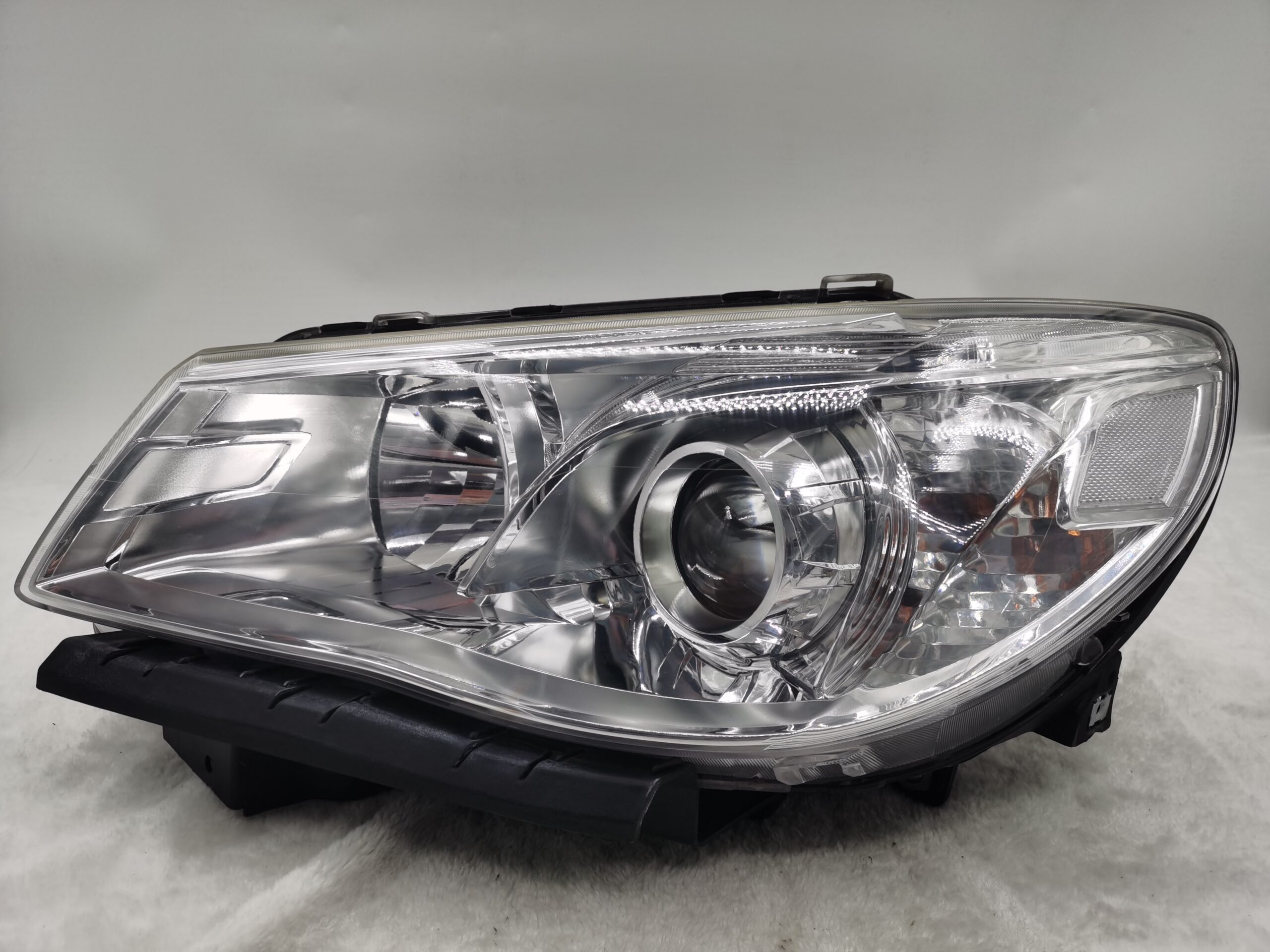 HOLDEN COMMODORE VF SV6 2013-2017 LENS HALOGEN L.H.S HEADLIGHT ASSEMBLY