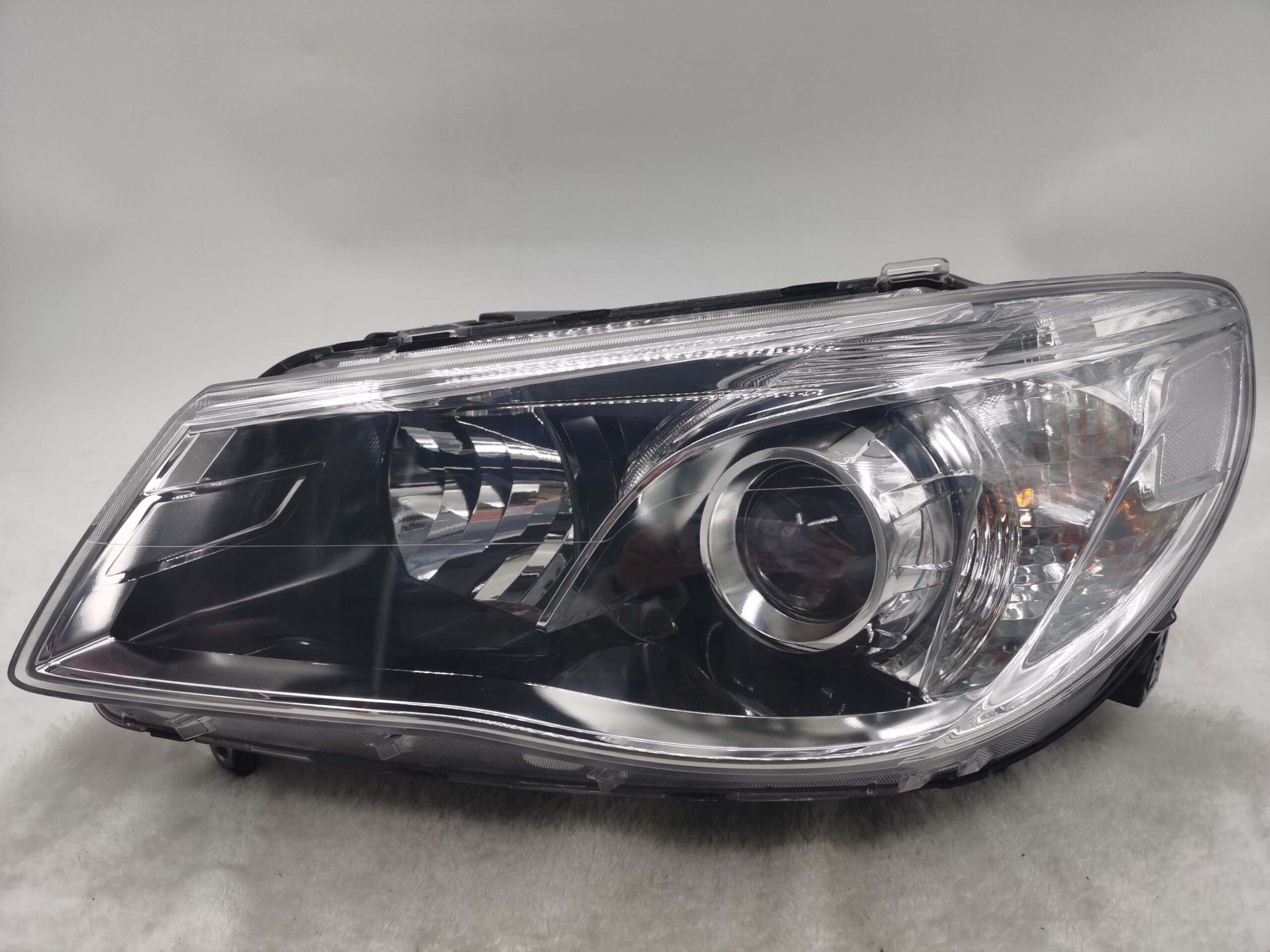 HOLDEN COMMODORE VF SV6 2013-2017 LENS HALOGEN L.H.S HEADLIGHT ASSEMBLY