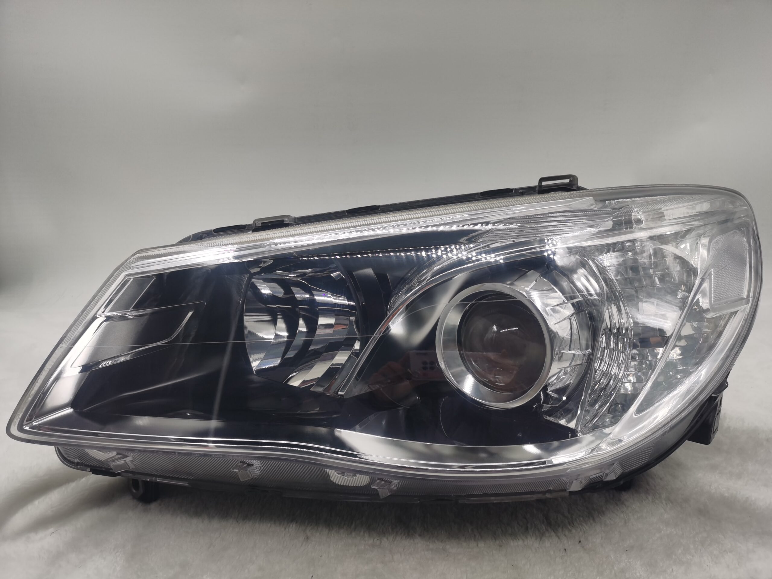 HOLDEN COMMODORE VF SV6 2013-2017 LENS HALOGEN L.H.S HEADLIGHT ASSEMBLY