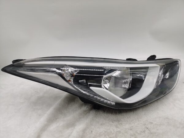 HYUNDAI ELANTRA MD 2014-2016 HALOGEN R.H.S HEADLIGHT ASSEMBLY