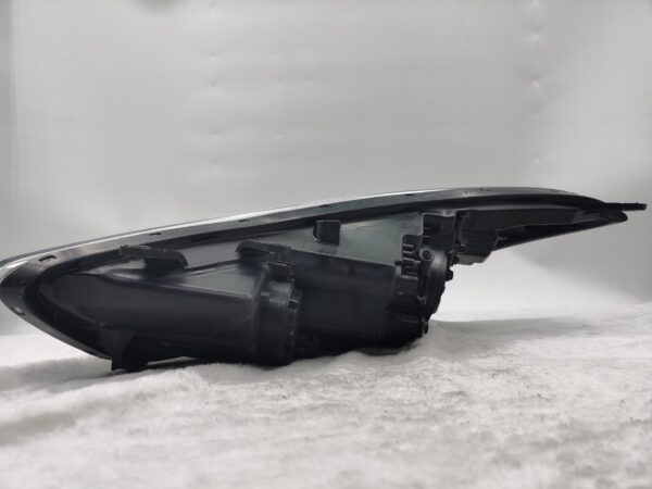 HYUNDAI ELANTRA MD 2014-2016 HALOGEN R.H.S HEADLIGHT ASSEMBLY