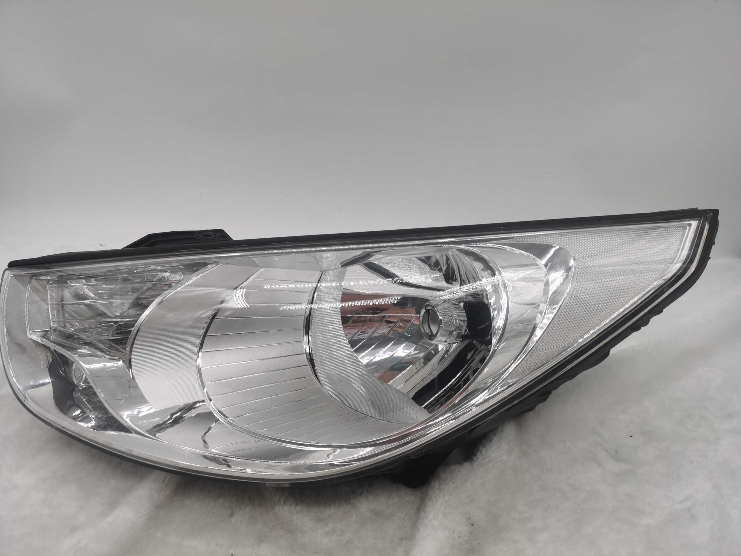 HYUNDAI IX35 SE 2013-2015 HALOGEN L.H.S HEADLIGHT ASSEMBLY