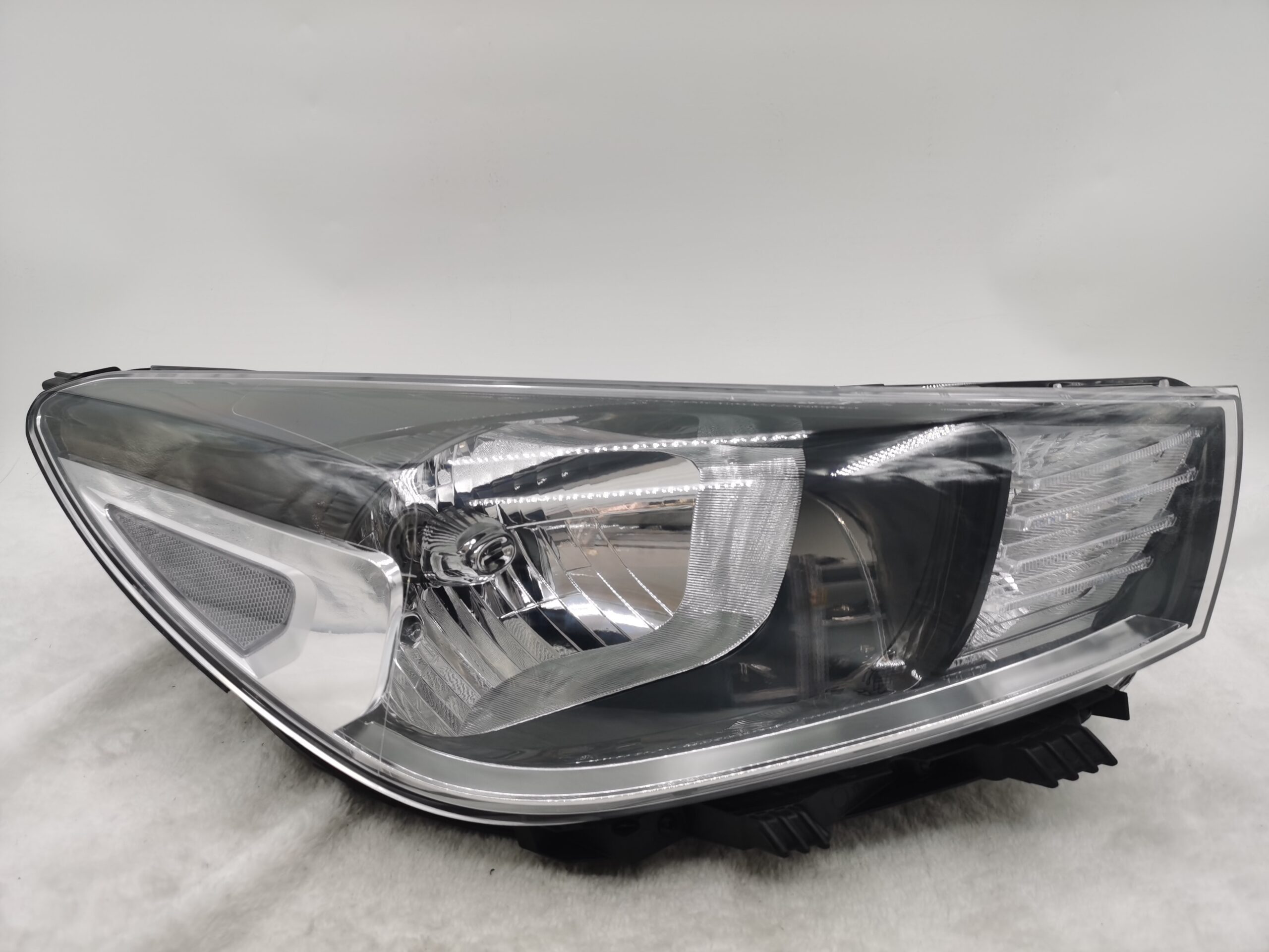 KIA RIO 2018-2020 HALOGEN R.H.S HEADLIGHT ASSEMBLY