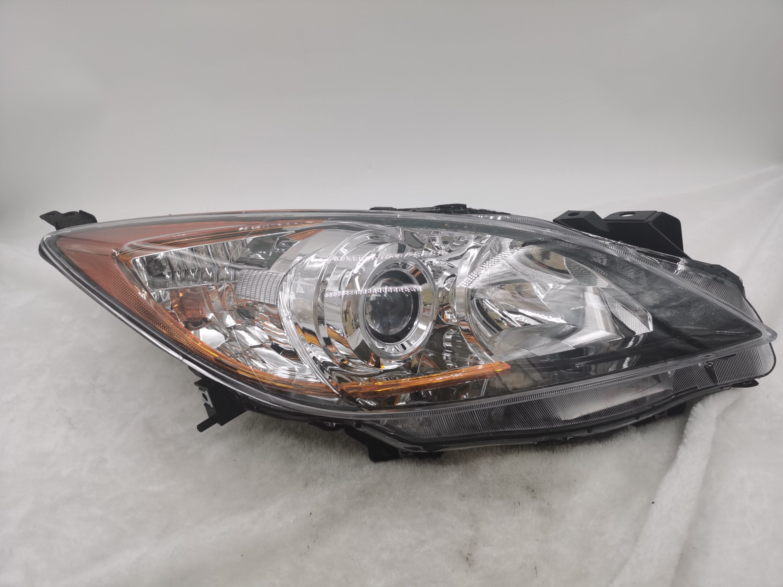 MAZDA 3 2010-2013 HALOGEN R.H.S HEADLIGHT ASSEMBLY