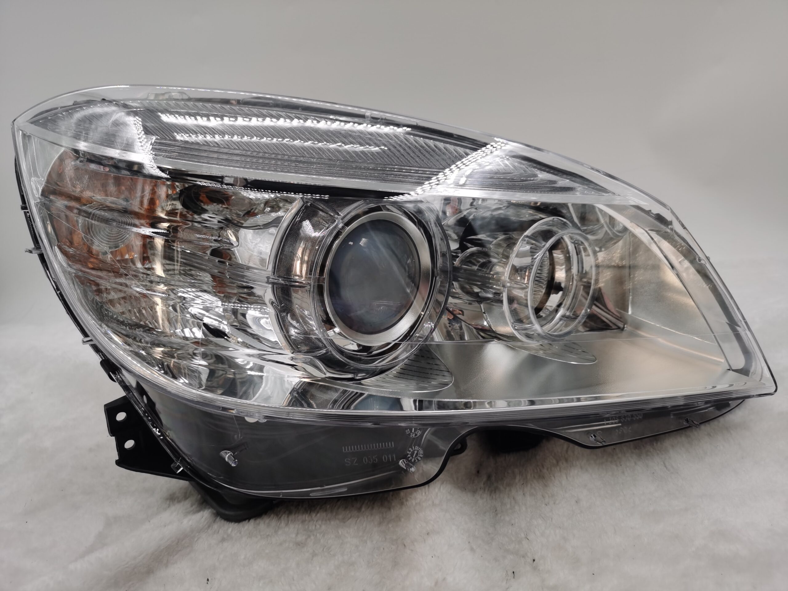 MERCEDES-BENZ C-CLASS W204 2007-2011 XENON R.H.S HEADLIGHT ASSEMBLY