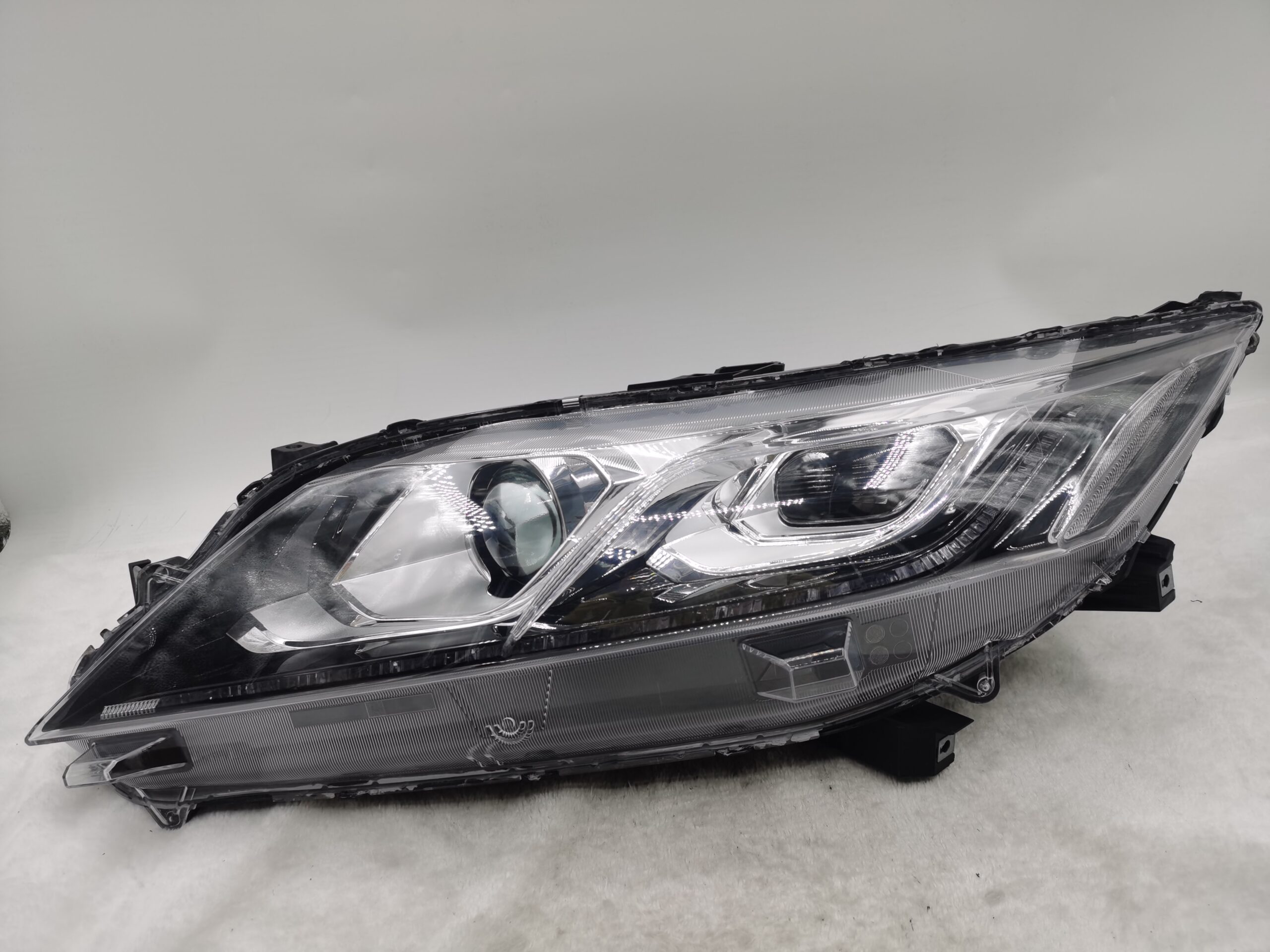 MITSUBISHI ECLIPSE CROSS 2017-2020 HALOGEN L.H.S HEADLIGHT ASSEMBLY