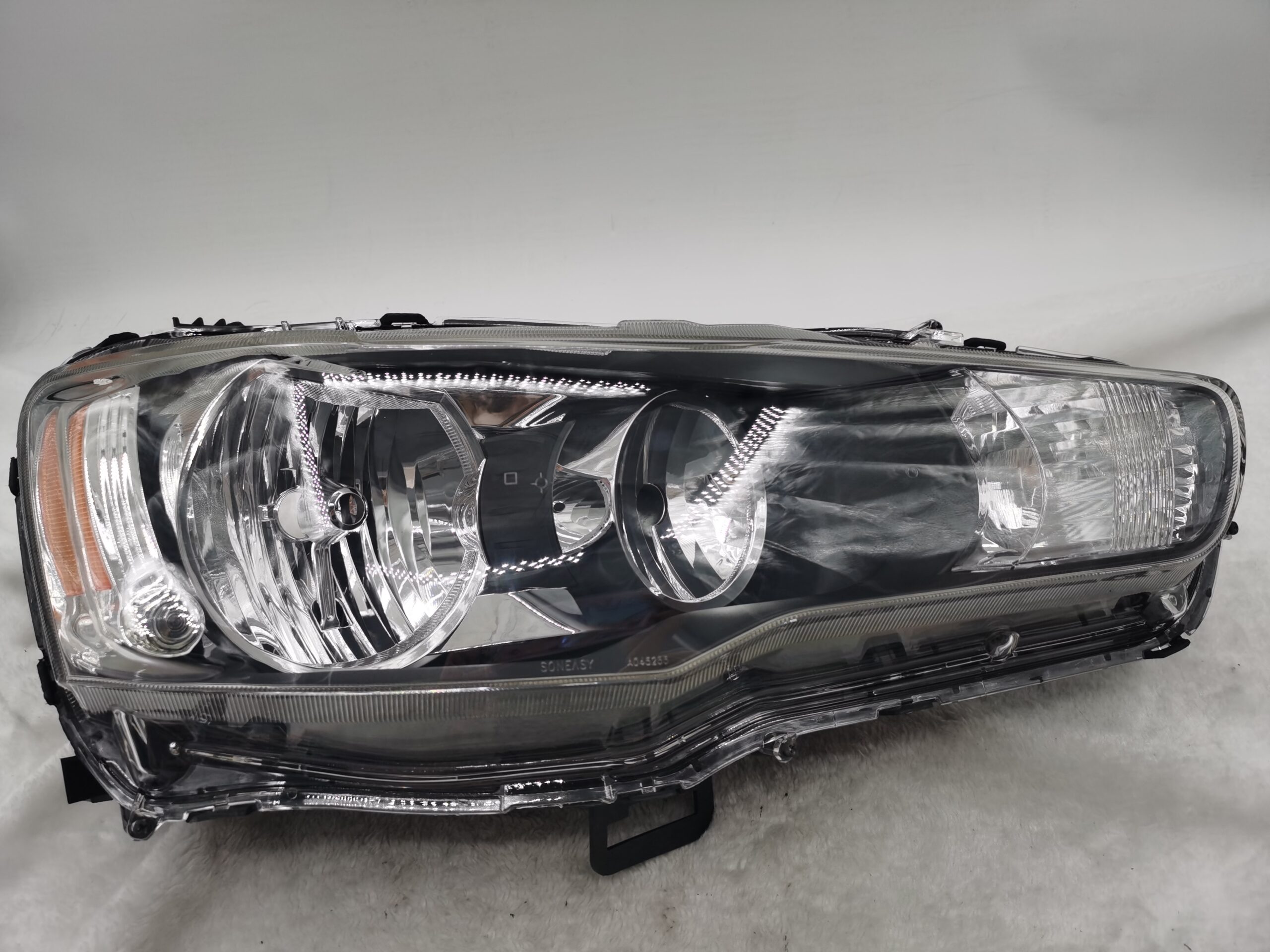 MITSUBISHI LANCER 2008-2018 HALOGEN R.H.S HEADLIGHT ASSEMBLY