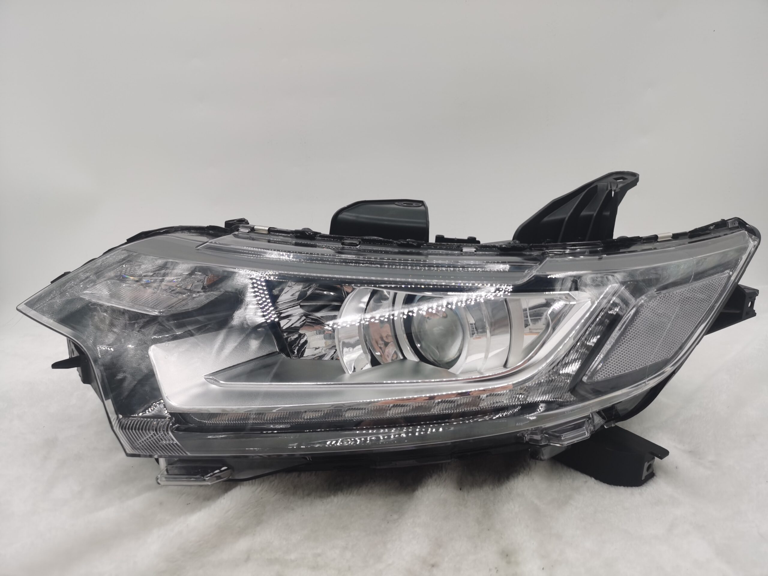 MITSUBISHI OUTLANDER 2016-2020 HALOGEN L.H.S HEADLIGHT ASSEMBLY