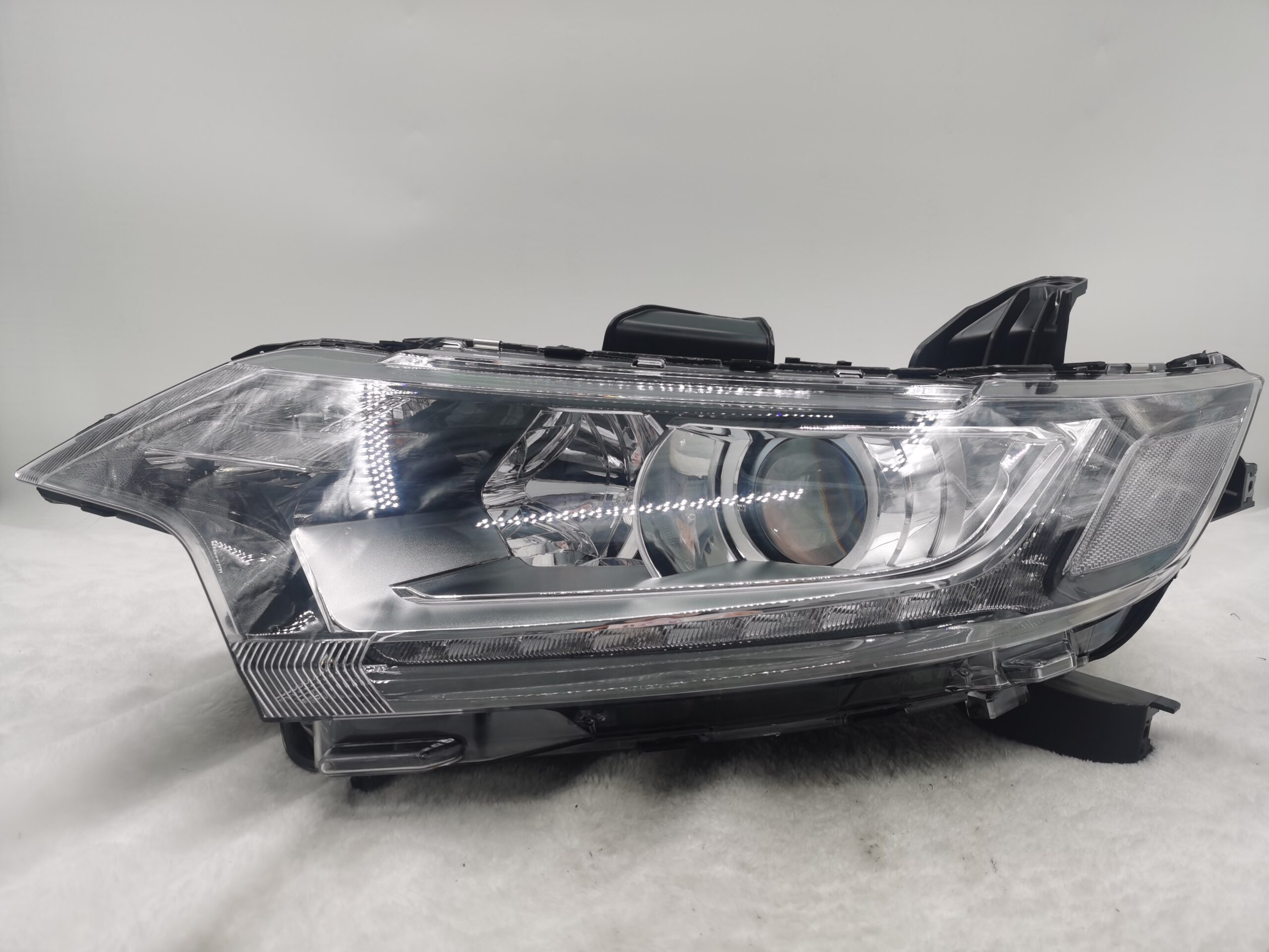 MITSUBISHI OUTLANDER 2016-2020 HALOGEN L.H.S HEADLIGHT ASSEMBLY