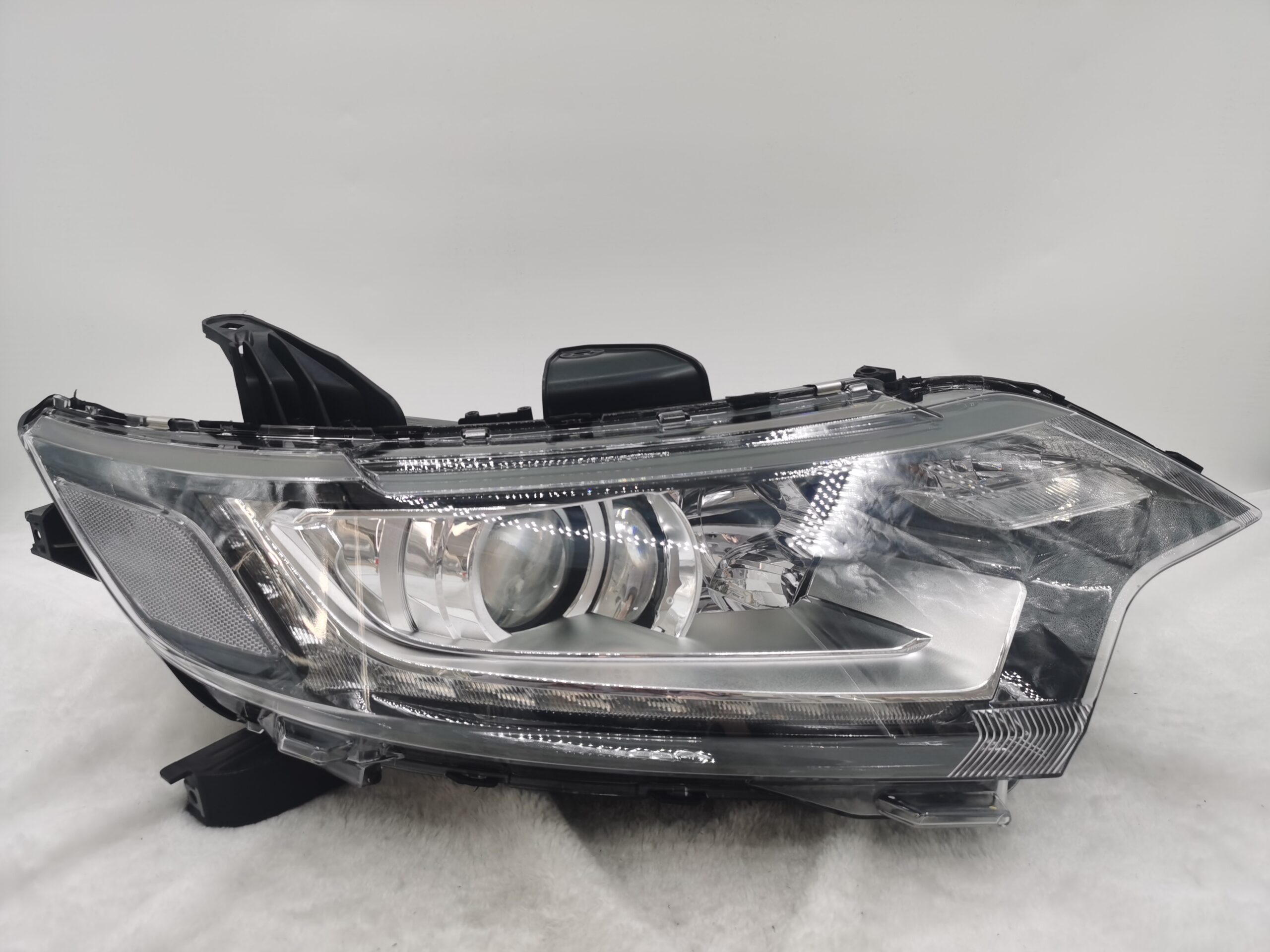 MITSUBISHI OUTLANDER 2016-2020 HALOGEN R.H.S HEADLIGHT ASSEMBLY