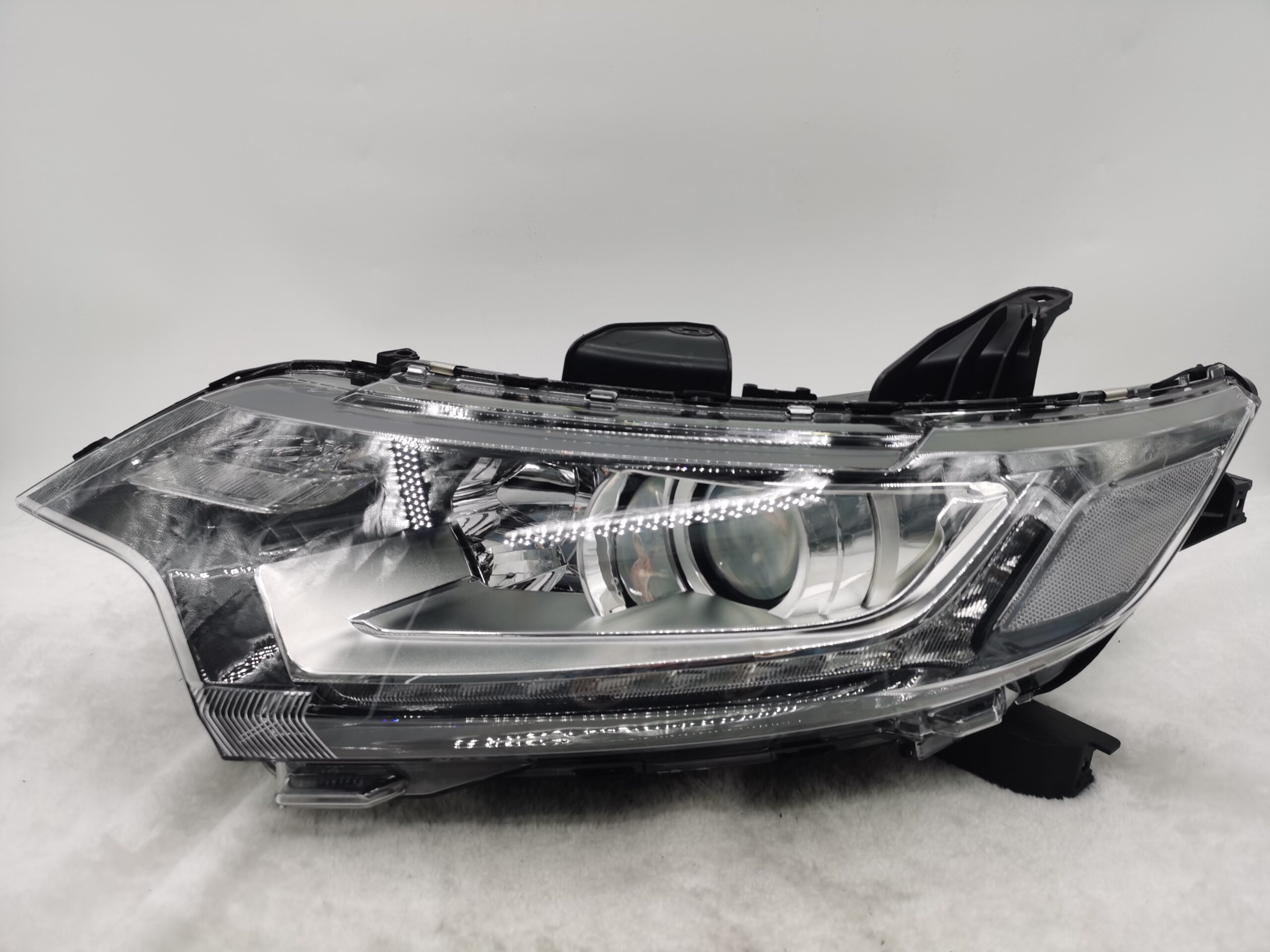 MITSUBISHI OUTLANDER 2016-2020 HALOGEN L.H.S HEADLIGHT ASSEMBLY