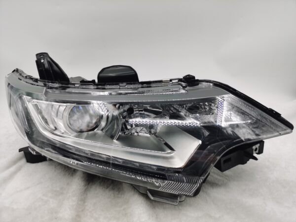 MITSUBISHI OUTLANDER 2016-2020 HALOGEN R.H.S HEADLIGHT ASSEMBLY