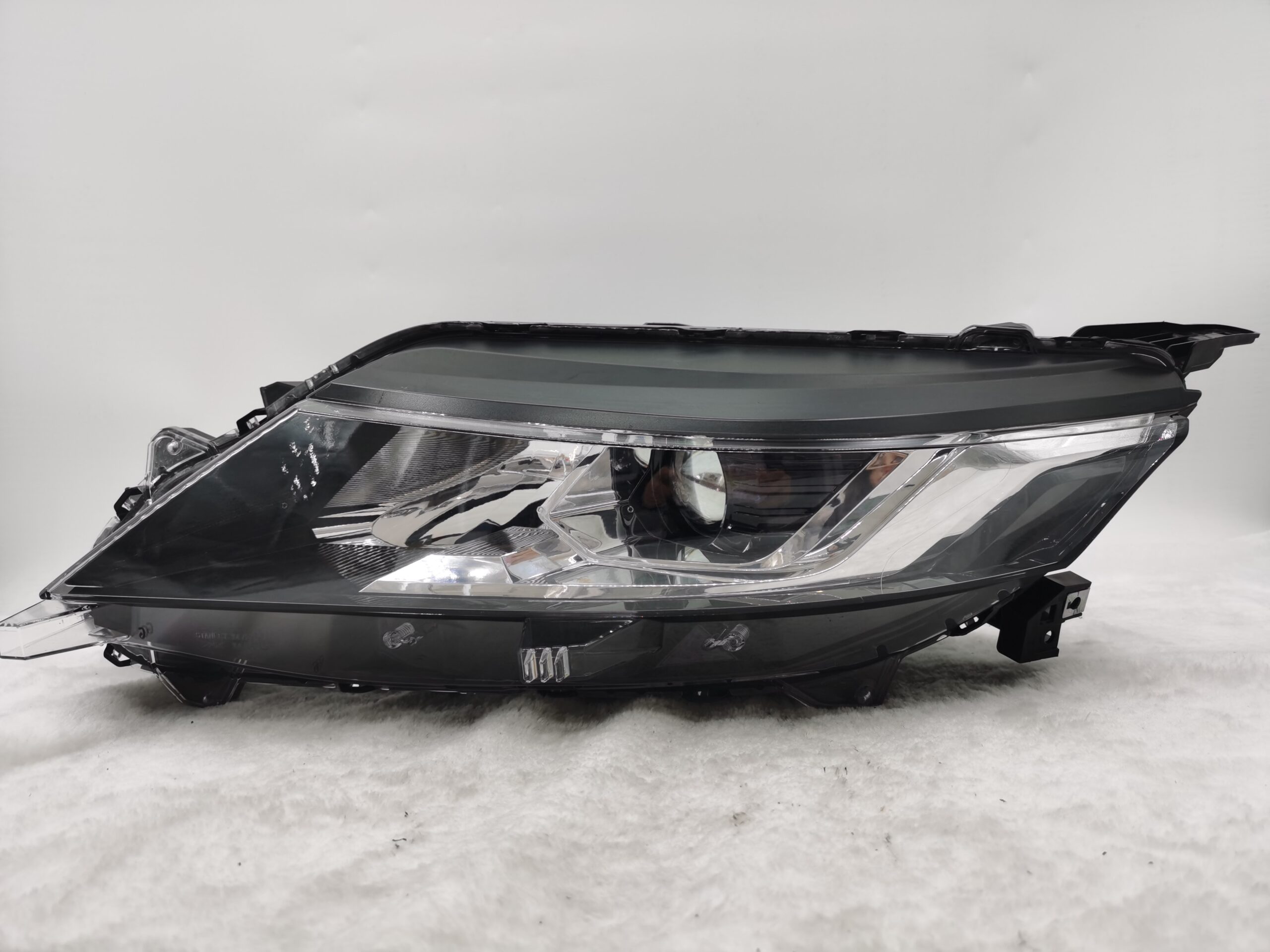 MITSUBISHI TRITON L200 2019-2023 HALOGEN L.H.S HEADLIGHT ASSEMBLY