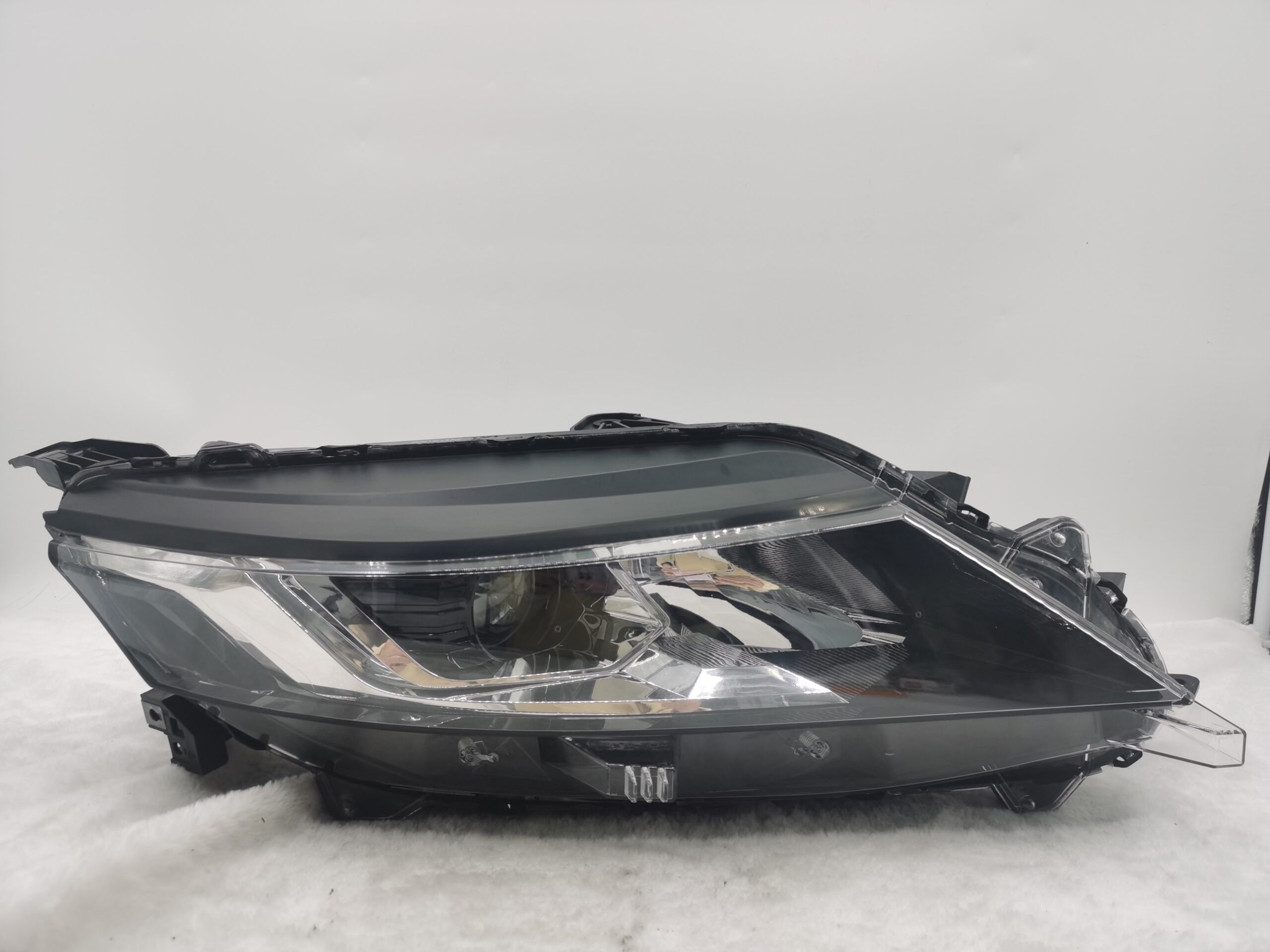 MITSUBISHI TRITON L200 2019-2023 HALOGEN R.H.S HEADLIGHT ASSEMBLY