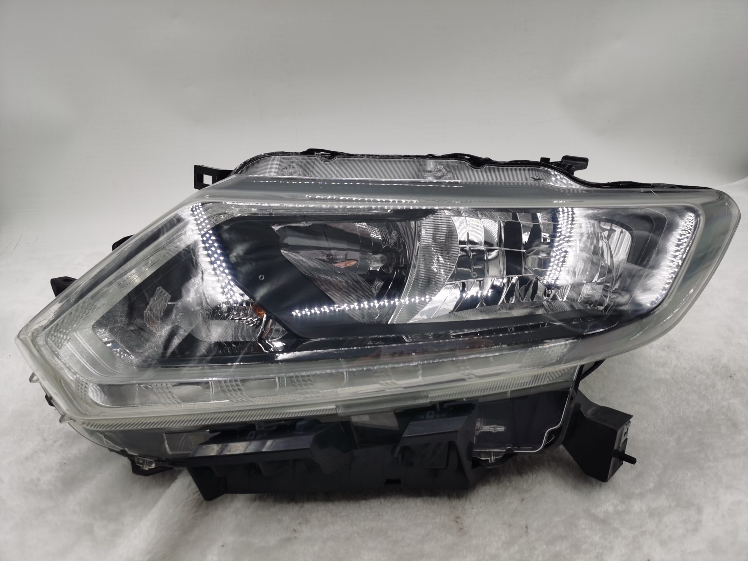 NISSAN X-TRAIL 2014-2016 HALOGEN L.H.S HEADLIGHT ASSEMBLY