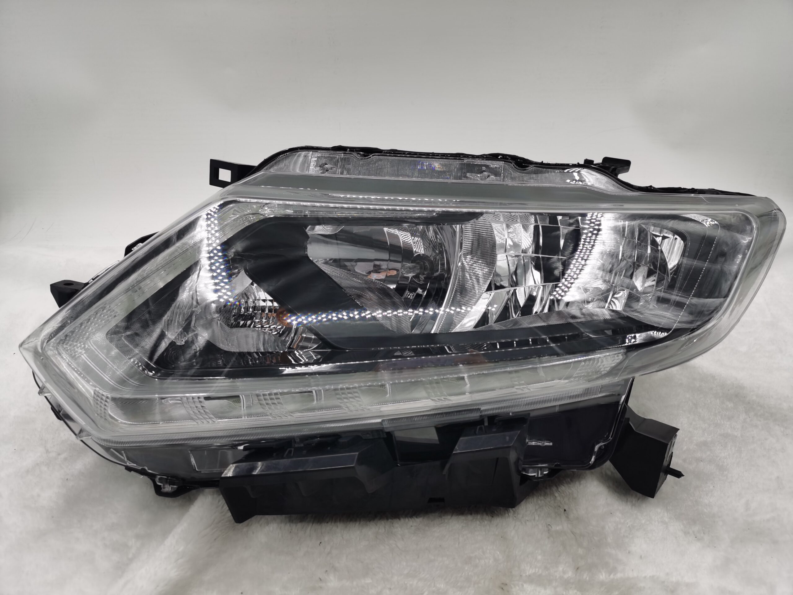 NISSAN X-TRAIL 2014-2016 HALOGEN L.H.S HEADLIGHT ASSEMBLY