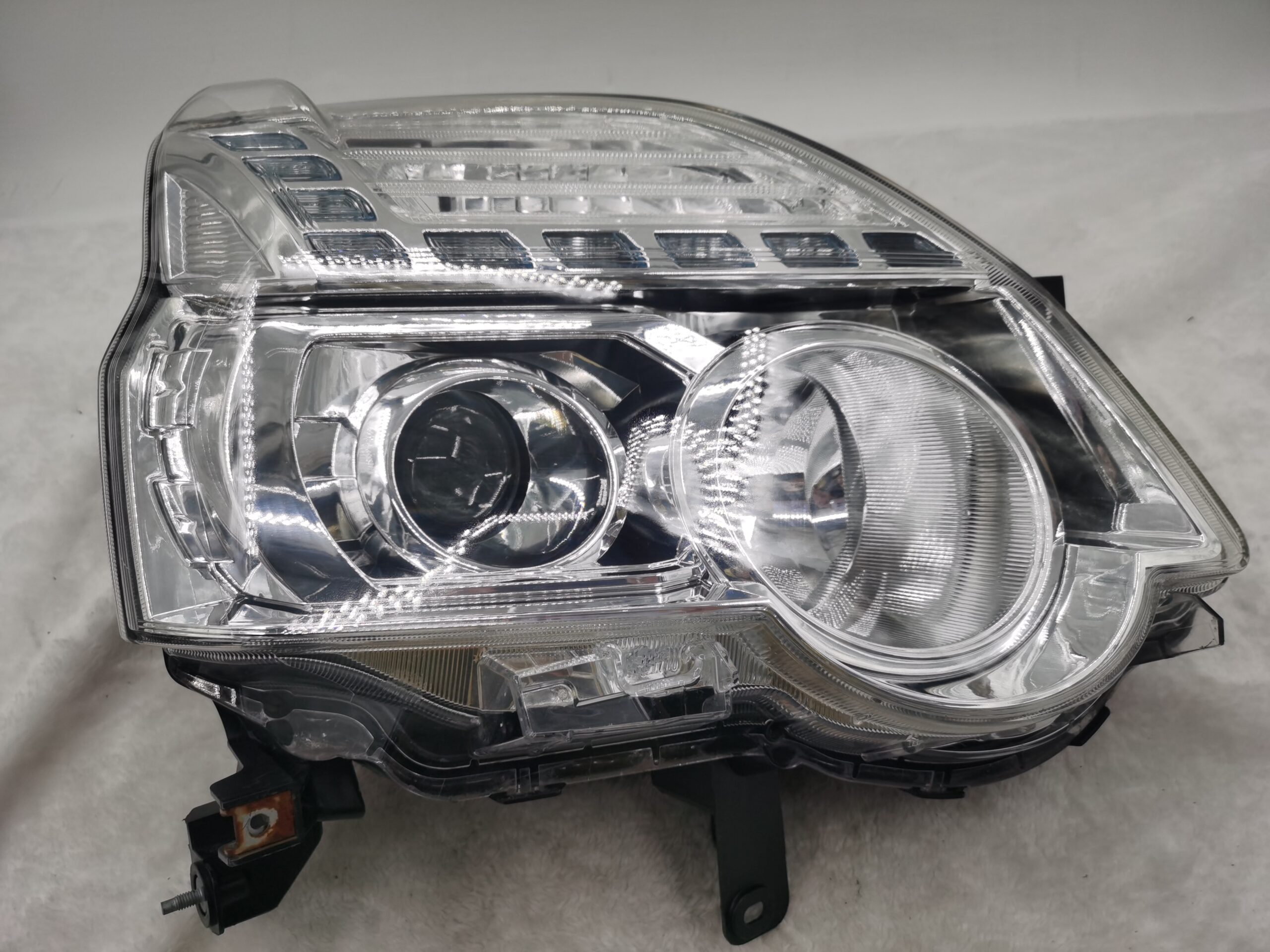 NISSAN X-TRAIL T31 2010-2013 HALOGEN R.H.S HEADLIGHT ASSEMBLY