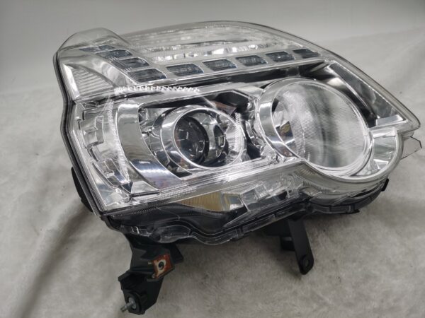 NISSAN X-TRAIL T31 2010-2013 HALOGEN R.H.S HEADLIGHT ASSEMBLY