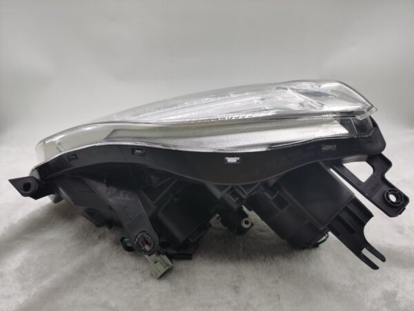 NISSAN X-TRAIL T31 2010-2013 HALOGEN R.H.S HEADLIGHT ASSEMBLY