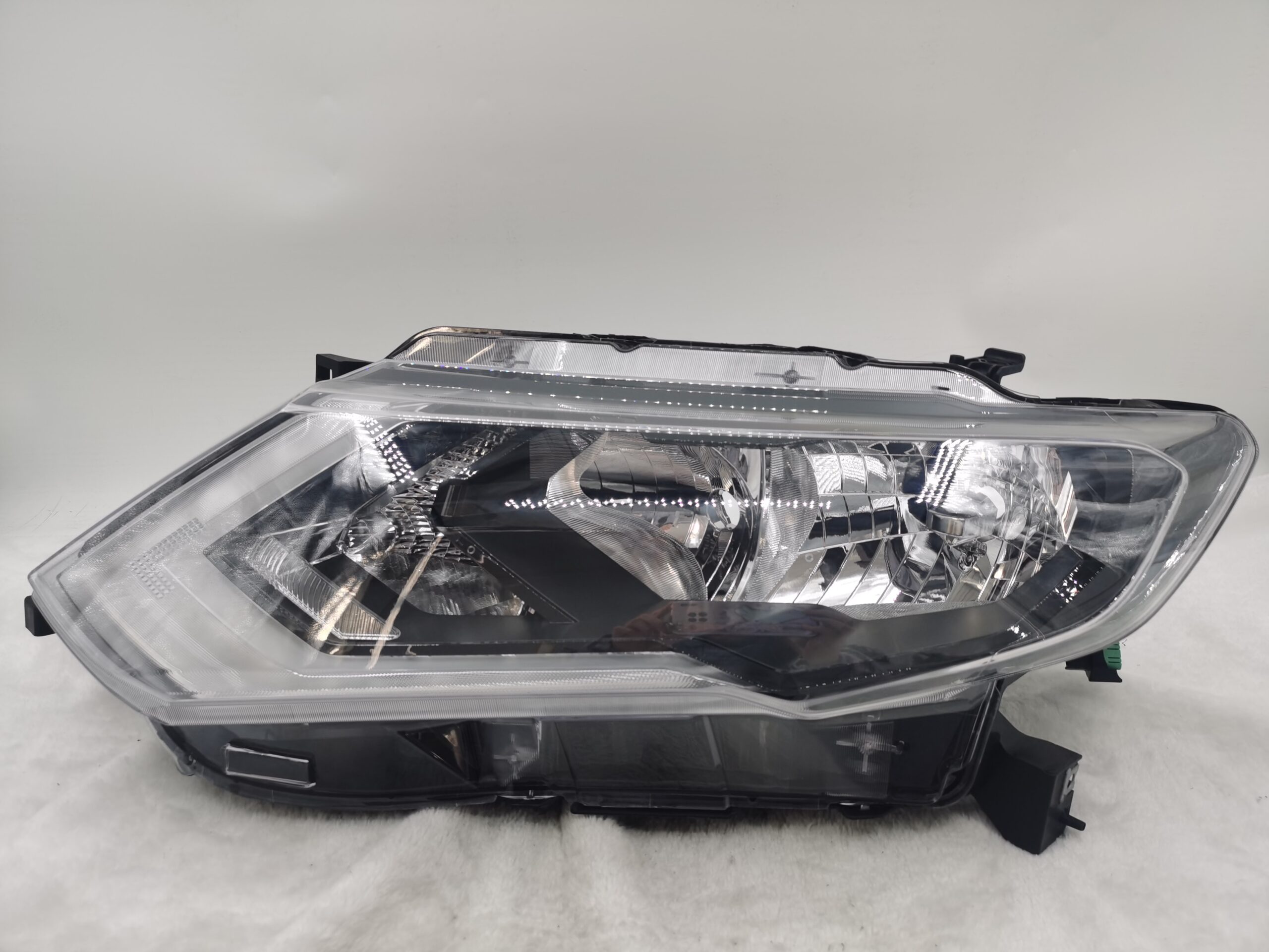 NISSAN X-TRAIL T32 2017-2020 HALOGEN L.H.S HEADLIGHT ASSEMBLY