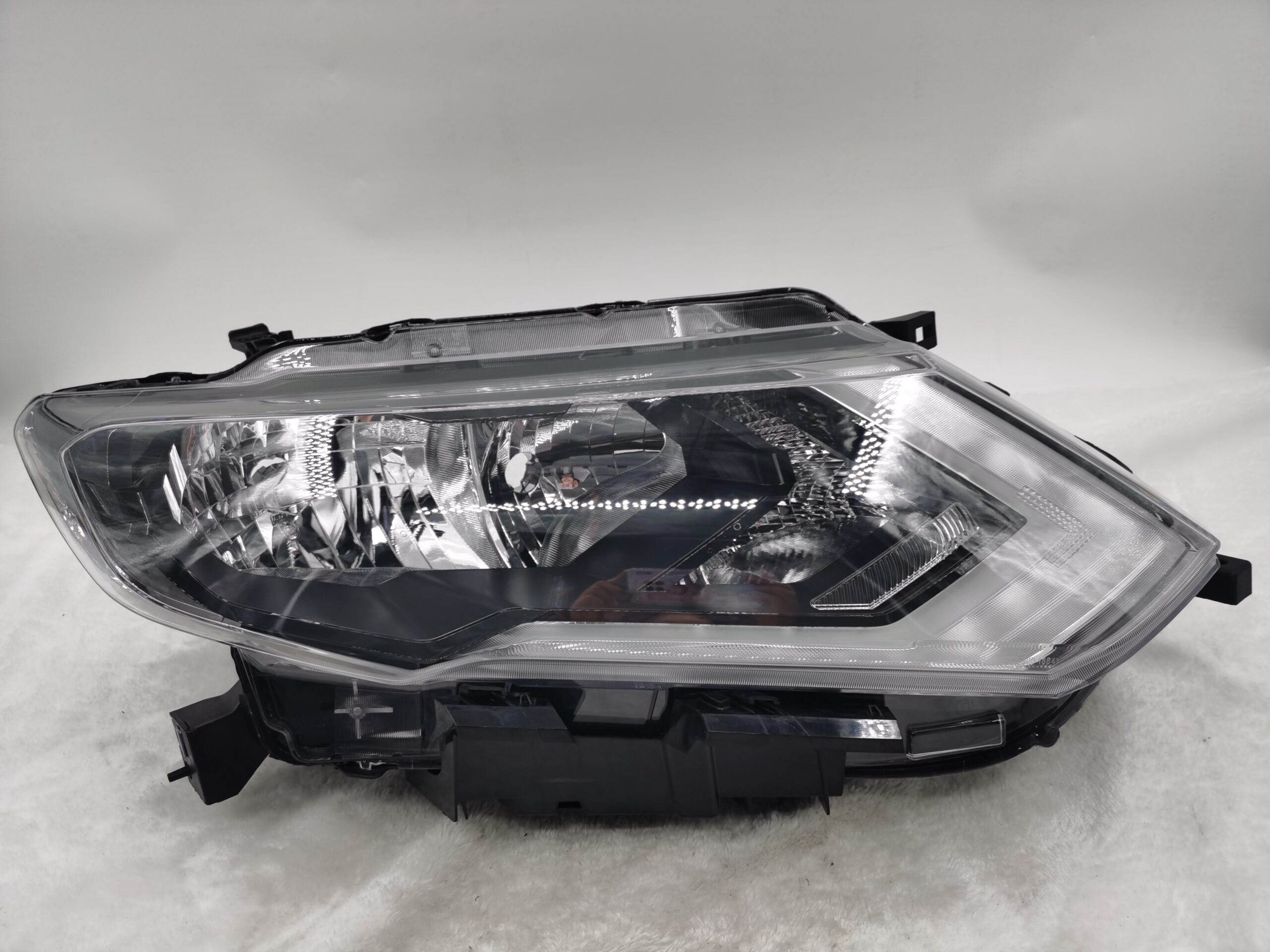 NISSAN X-TRAIL T32 2017-2020 HALOGEN R.H.S HEADLIGHT ASSEMBLY