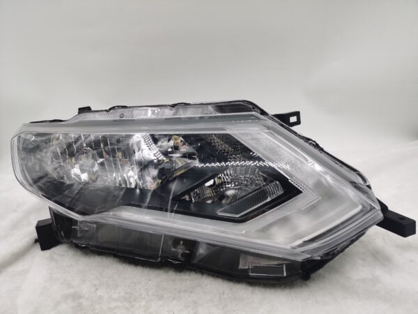 NISSAN X-TRAIL T32 2017-2020 HALOGEN R.H.S HEADLIGHT ASSEMBLY