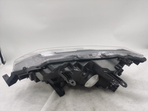 NISSAN X-TRAIL T32 2017-2020 HALOGEN R.H.S HEADLIGHT ASSEMBLY