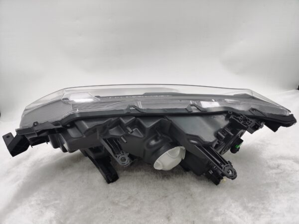 NISSAN X-TRAIL T32 2017-2020 HALOGEN R.H.S HEADLIGHT ASSEMBLY