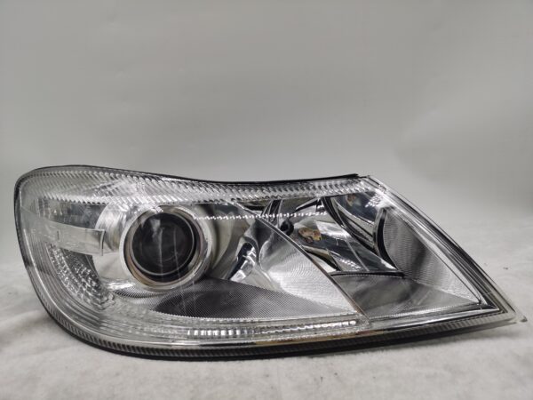 SKODA OCTAVIA 2009-2012 LENS HALOGEN R.H.S HEADLIGHT ASSEMBLY