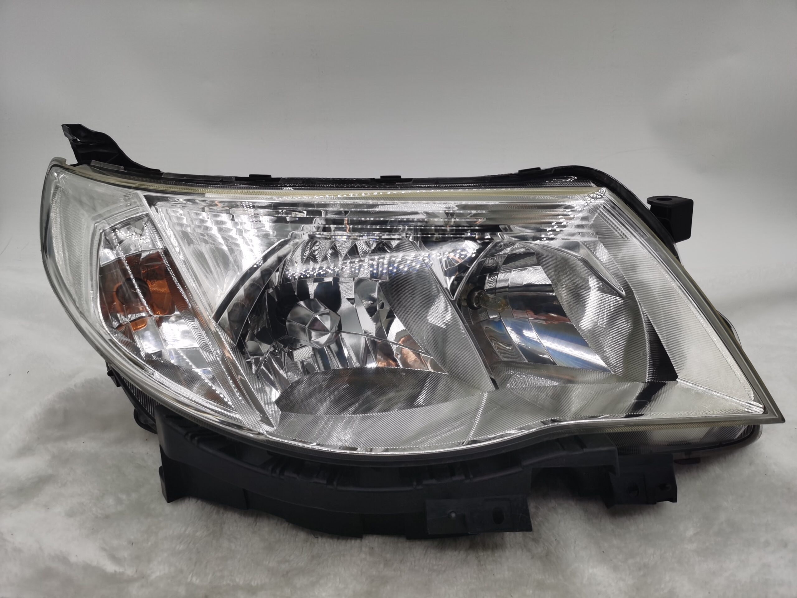 SUBARU FORESTER 2009-2012 HALOGEN R.H.S HEADLIGHT ASSEMBLY