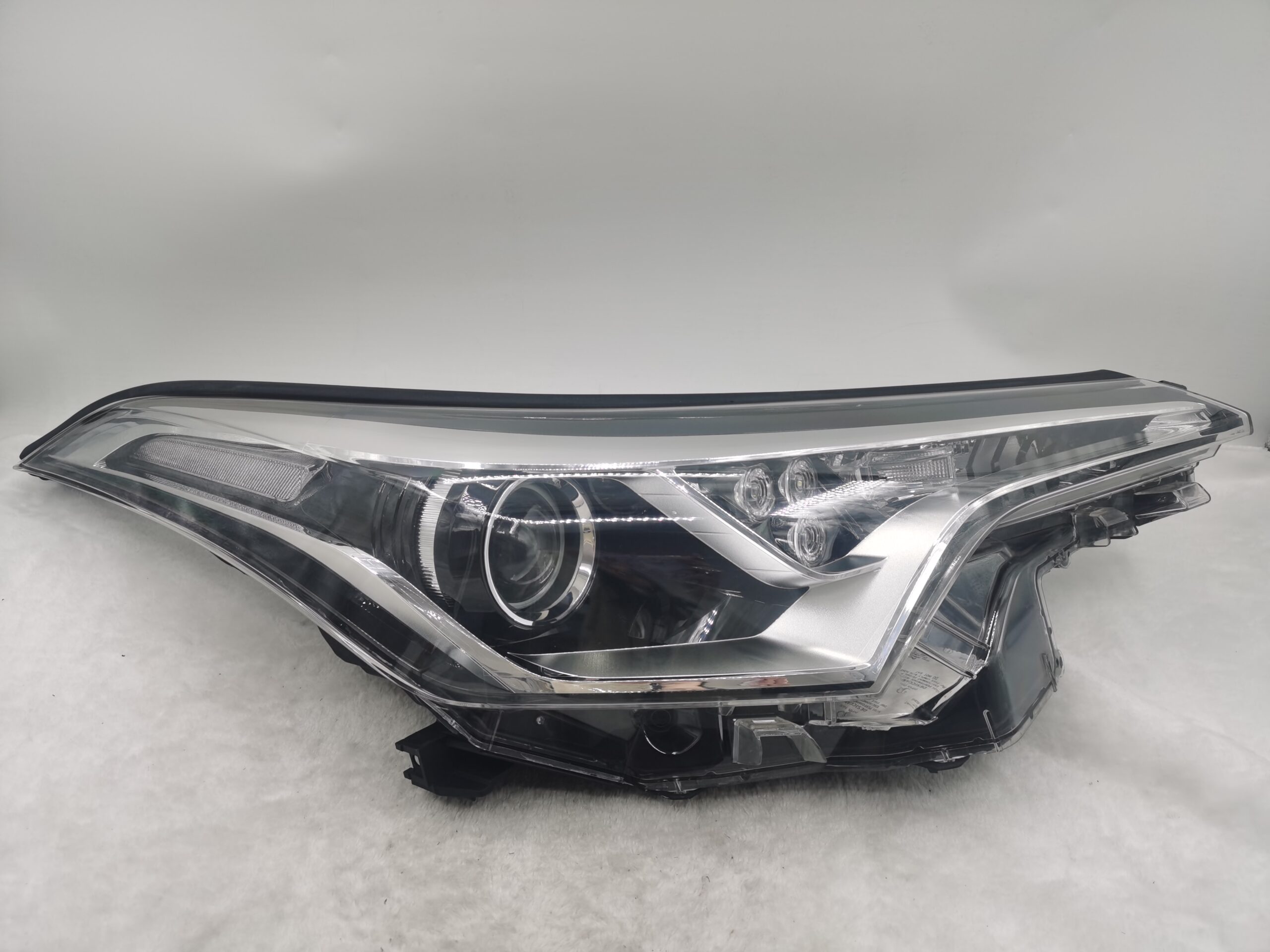 TOYOTA C-HR 2016-2019 HALOGEN R.H.S HEADLIGHT ASSEMBLY