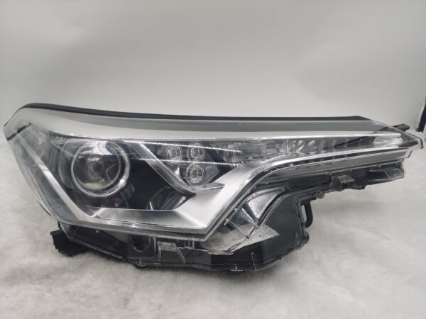 TOYOTA C-HR 2016-2019 HALOGEN R.H.S HEADLIGHT ASSEMBLY