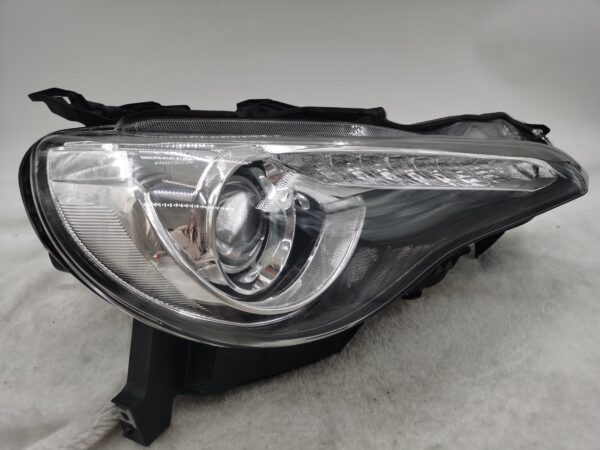 TOYOTA GT86 ZN6 2012-2016 XENON R.H.S HEADLIGHT ASSEMBLY