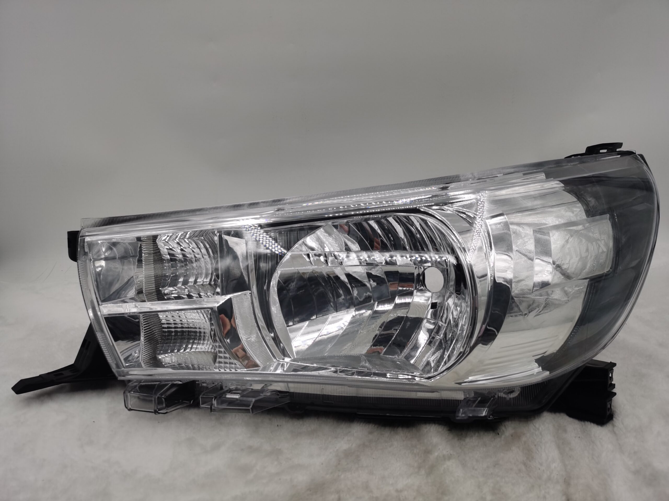 TOYOTA HILUX REVO 2015-2019 HALOGEN L.H.S HEADLIGHT ASSEMBLY