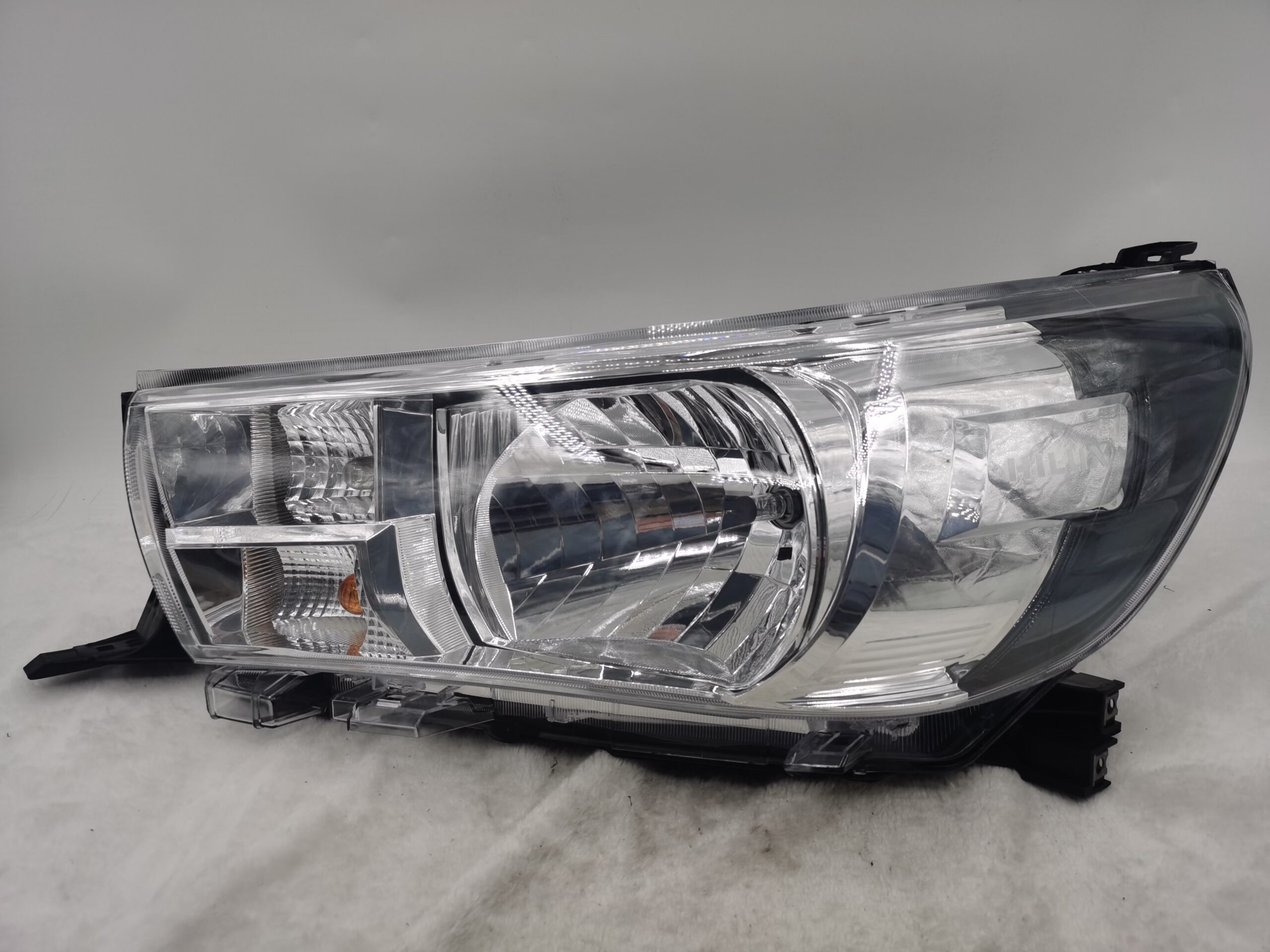 TOYOTA HILUX REVO 2015-2019 HALOGEN L.H.S HEADLIGHT ASSEMBLY