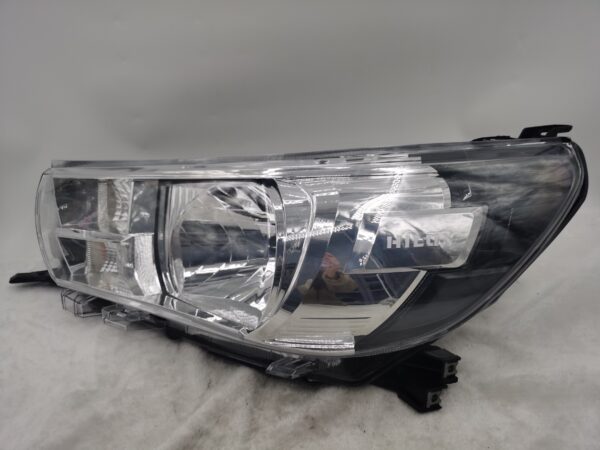 TOYOTA HILUX REVO 2015-2019 HALOGEN L.H.S HEADLIGHT ASSEMBLY