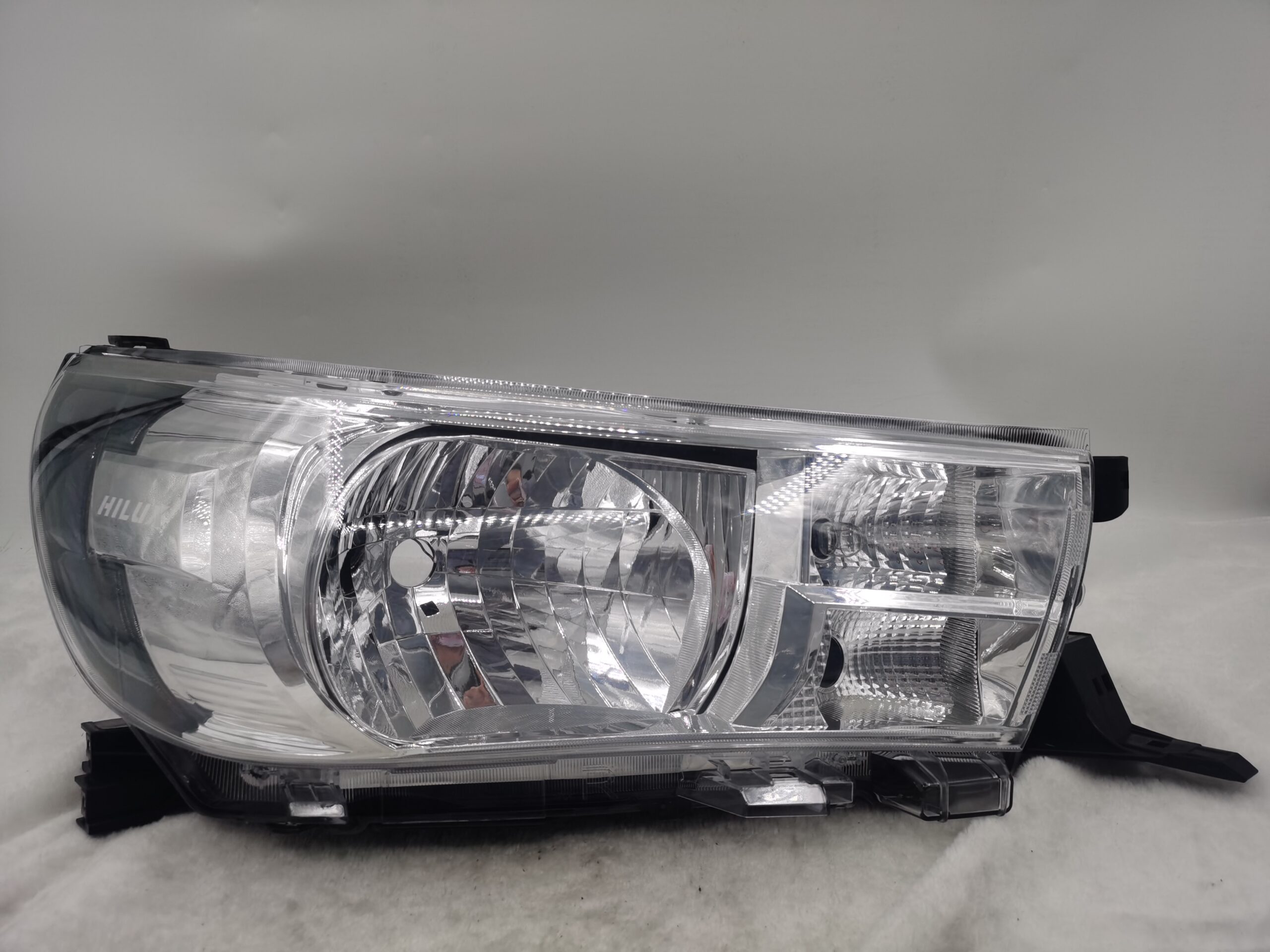 TOYOTA HILUX REVO 2015-2019 HALOGEN R.H.S HEADLIGHT ASSEMBLY