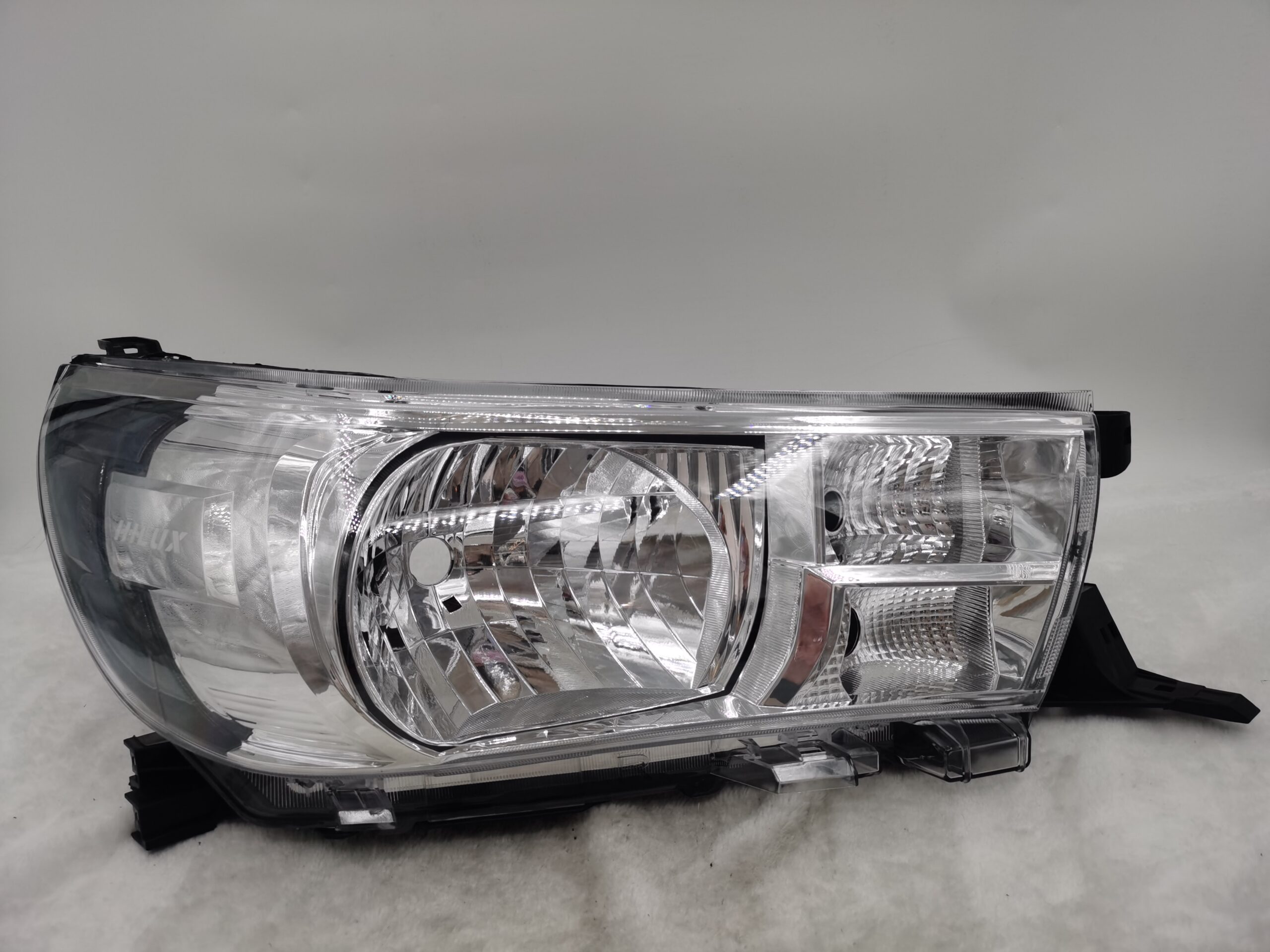 TOYOTA HILUX REVO 2015-2019 HALOGEN R.H.S HEADLIGHT ASSEMBLY