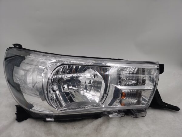 TOYOTA HILUX REVO 2015-2019 HALOGEN R.H.S HEADLIGHT ASSEMBLY